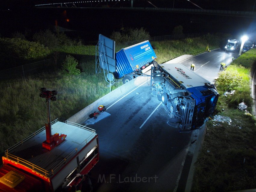 Einsatz BF Koeln PEINGEKLEMMT in Leverkusen P167.JPG